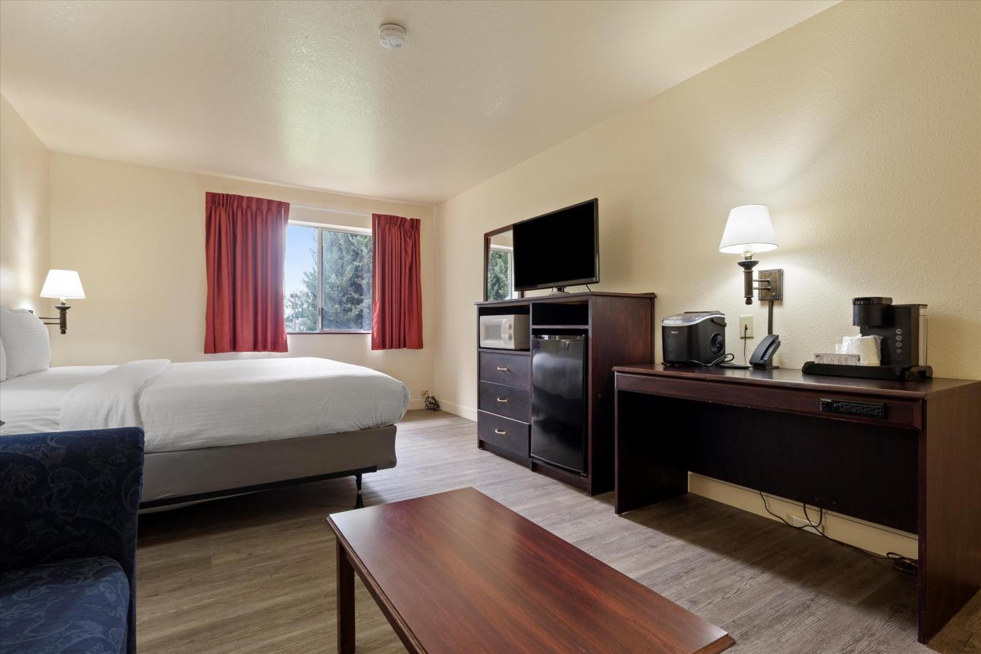 Quincy Inn And Suites ภายนอก รูปภาพ