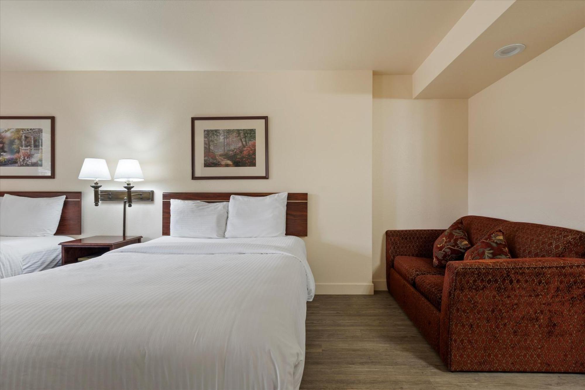 Quincy Inn And Suites ภายนอก รูปภาพ
