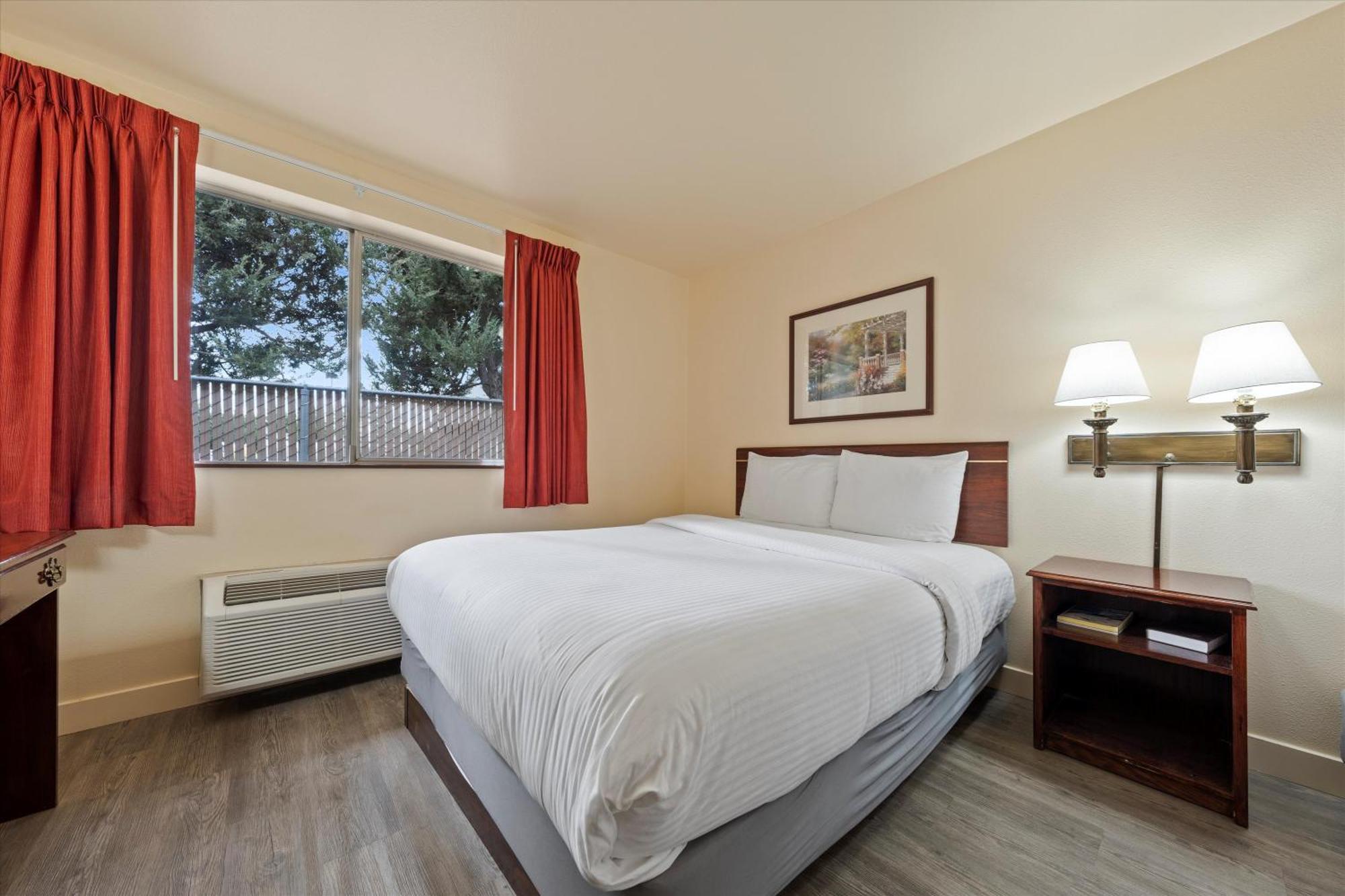 Quincy Inn And Suites ภายนอก รูปภาพ