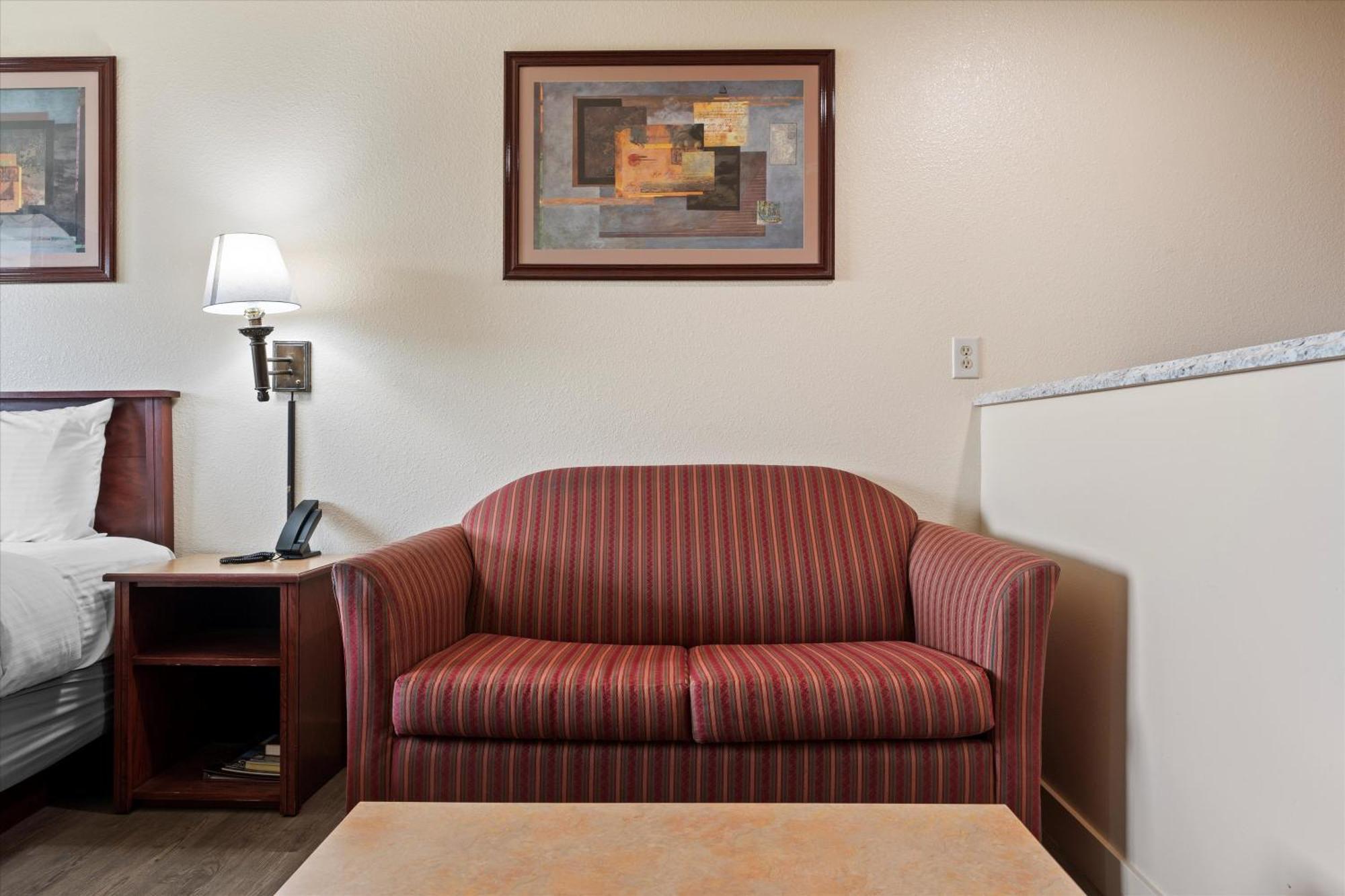 Quincy Inn And Suites ภายนอก รูปภาพ