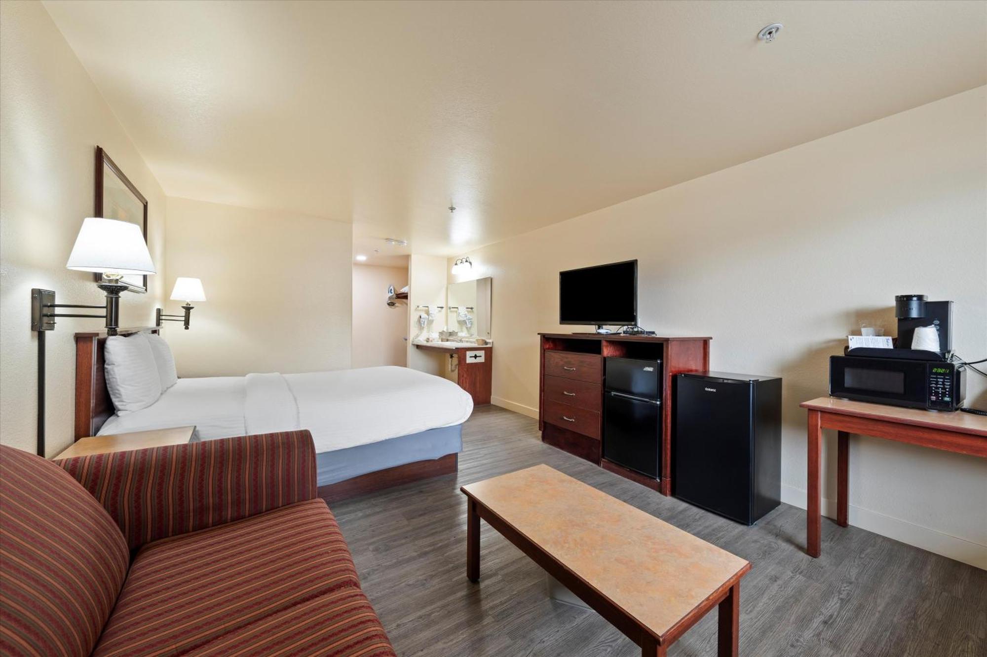 Quincy Inn And Suites ภายนอก รูปภาพ