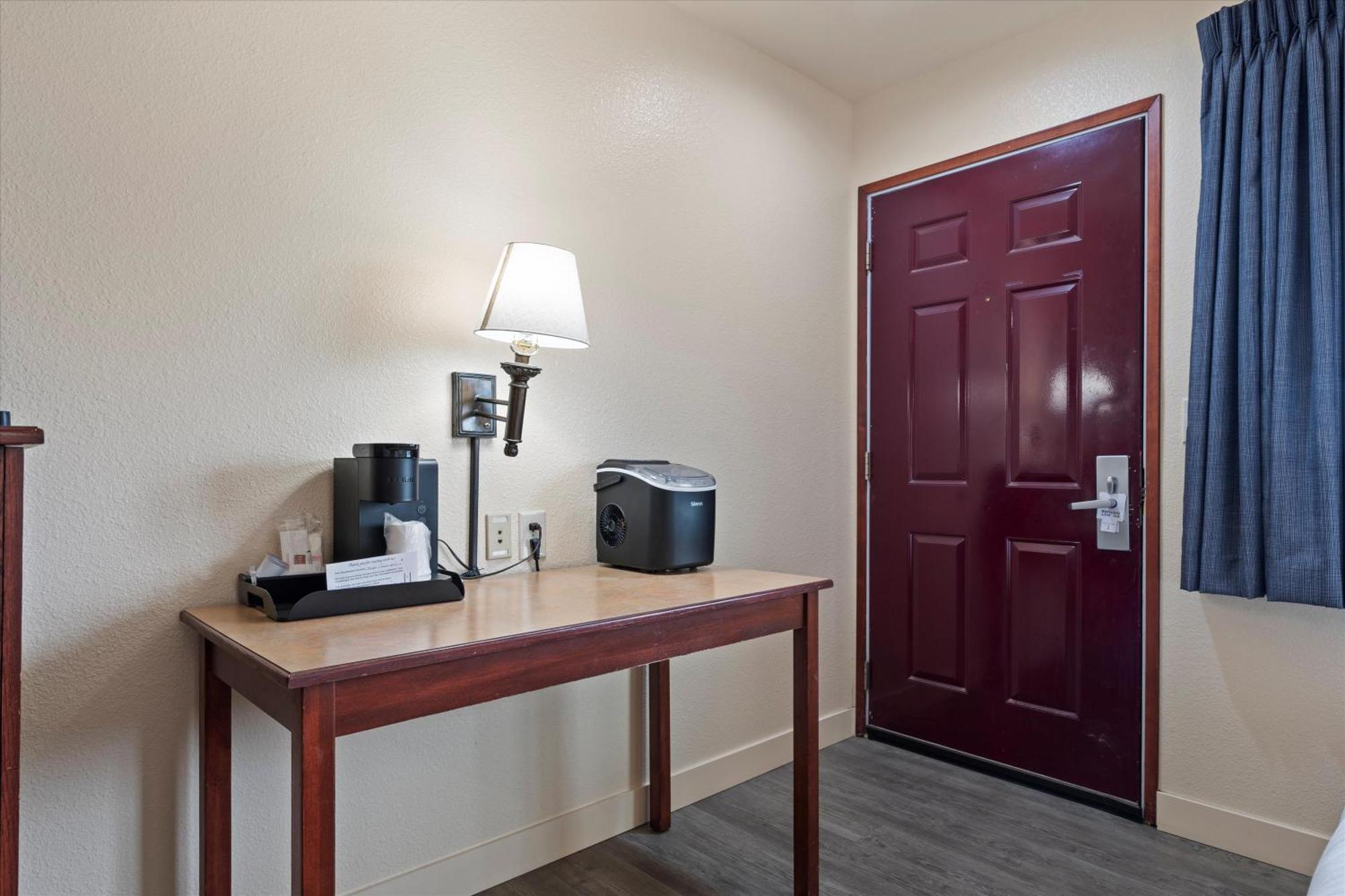 Quincy Inn And Suites ภายนอก รูปภาพ